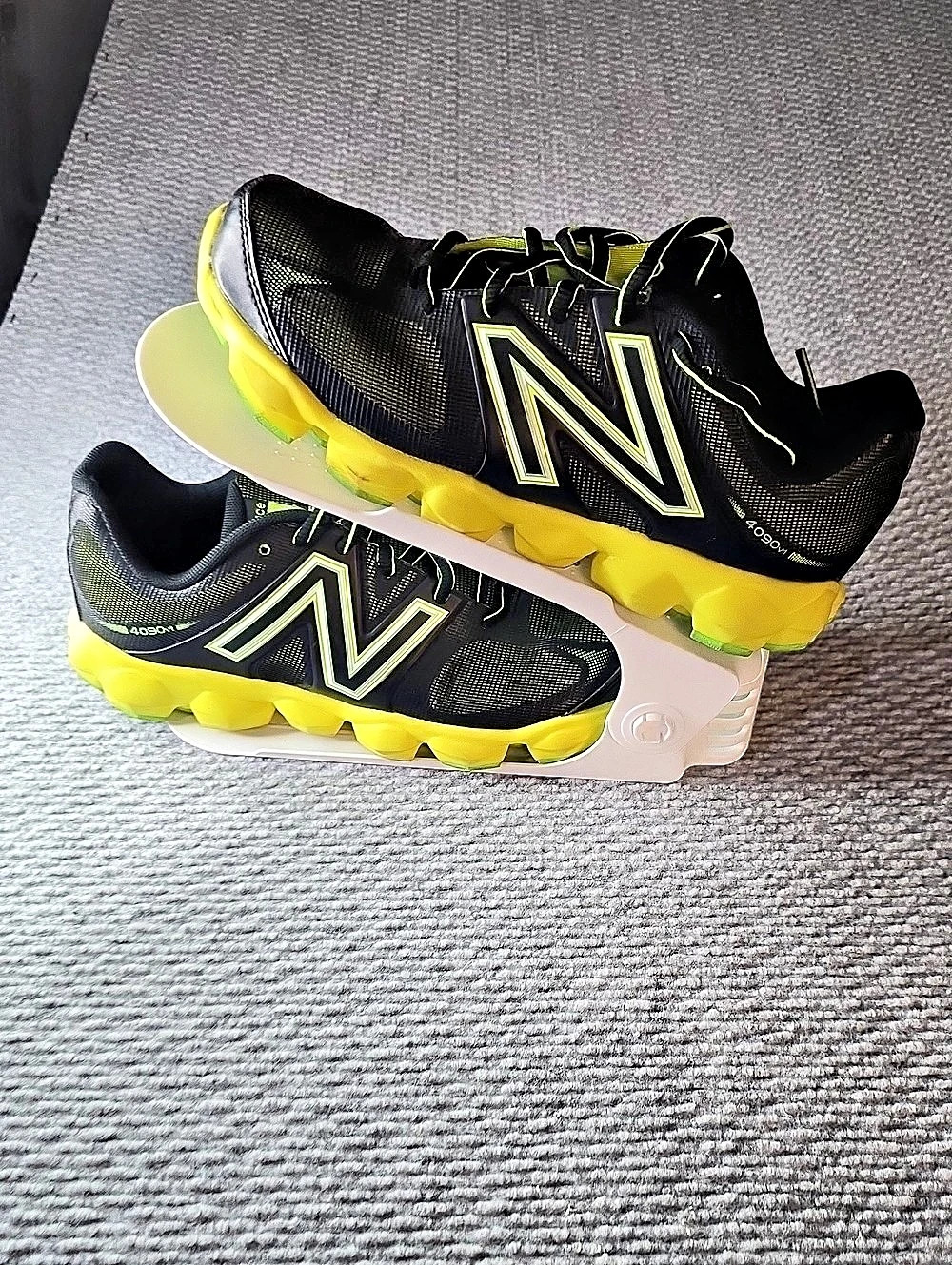 New Balance 4090 Athletic Sneakers Black & Yellow US 4